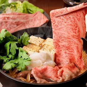 兵庫 三田屋総本家 黒毛和牛すき焼き・しゃぶしゃぶ用 牛肉【送料込み】【二重包装不可】【お届け不可地域：離島】
