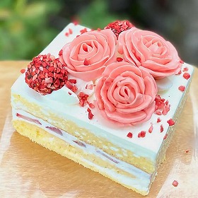 低糖質 いちご デコレーションケーキ 4号 スイーツ 小麦粉不使用 ロカボ 洋菓子 お菓子【送料込み】【お届け不可地域:北海道・沖縄・離島】
