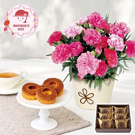 【母の日2026】カーネーション ホットハート とT.D.Early キャラメリゼバウム 花 スイーツ【送料込み】【二重包装不可】【お届け不可地域：離島】【お届け日時指定不可】_81003