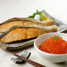 網走水産 北海道産 焼鮭切身・いくらセット APID-984 1897-559 魚介 サケ【送料込み】【二重包装不可】【お届け不可地域：北海道・沖縄・離島】