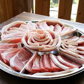 沖縄 北斗の島豚ロース焼肉 豚肉【送料込み】【お届け不可地域：離島】