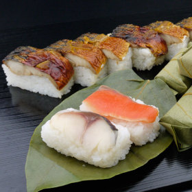 奈良県 平宗の柿の葉ずし2種(鯖・鮭)と柚庵焼鯖ずしの詰合せ