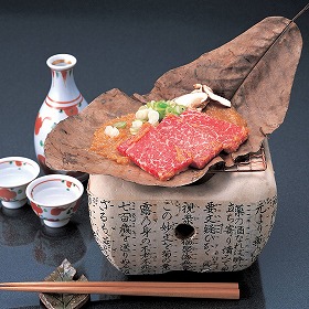岐阜 JAひだ 飛騨牛もも焼肉+朴葉味噌 牛肉 モモ【送料込み】【二重包装不可】【お届け不可地域：離島】