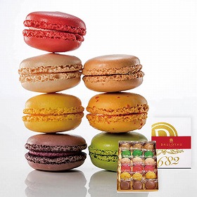 ダロワイヨ 【冷蔵】マカロン入り詰め合わせ 18個入 M18 4826-626 スイーツ 洋菓子【送料込み】【二重包装不可】【お届け不可地域：北海道・沖縄・離島】