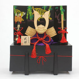 ひのきの木彫り兜 武神 4点セット(こげ茶)【送料込み】【お届け不可地域:北海道・沖縄・離島】
