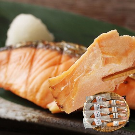 三協水産 北海道日高沖 秋鮭と桜鱒切身セット×各4 サケ【送料込み】【二重包装不可】【お届け不可地域：離島】