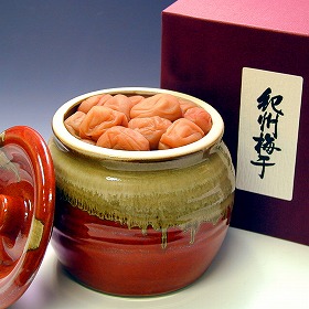 紀州うす塩梅「匠」焼壺入り 梅干し 塩分10％ 南高梅 和歌山【送料込み】【お届け不可地域：沖縄・離島】