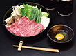 滋賀 松喜屋 近江牛すきやき・しゃぶしゃぶ用 ロース・モモ300g 牛肉【送料込み】【二重包装不可】【お届け不可地域：離島】