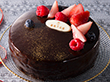 【クリスマス2023】銀座千疋屋 ベリーのチョコレートケーキ 直径15cm ヒイラギ ・ ロウソク 付き【送料込み】【お届け不可地域：沖縄・離島】